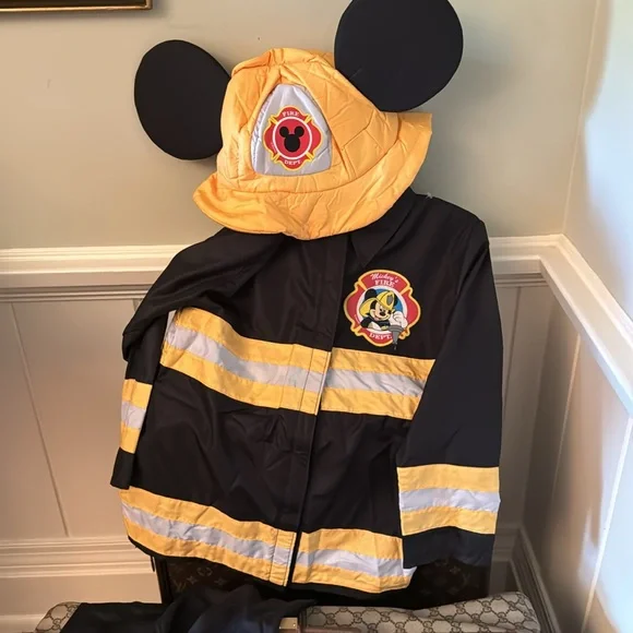 Disney Store Fireman Mickey Mouse Boys Kids Youth Halloween Costume M Medium - Picture 11 of 12